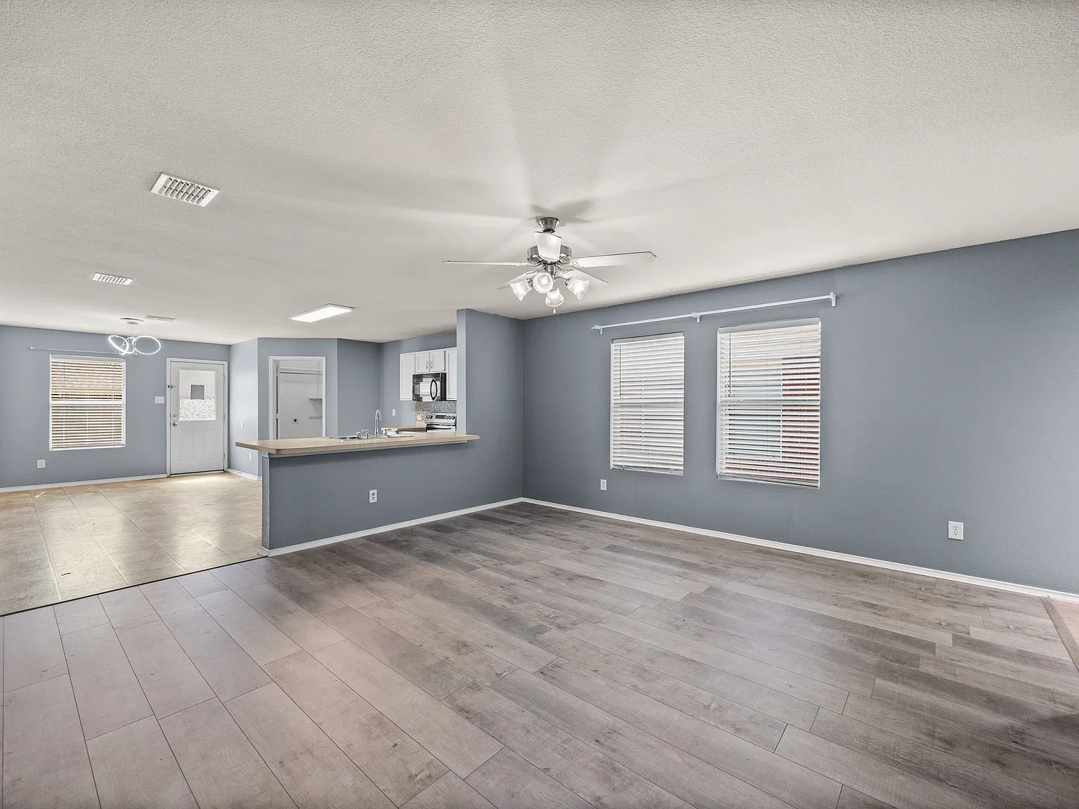 3 bed, 1612 sqft, $1,900 — Photo 2