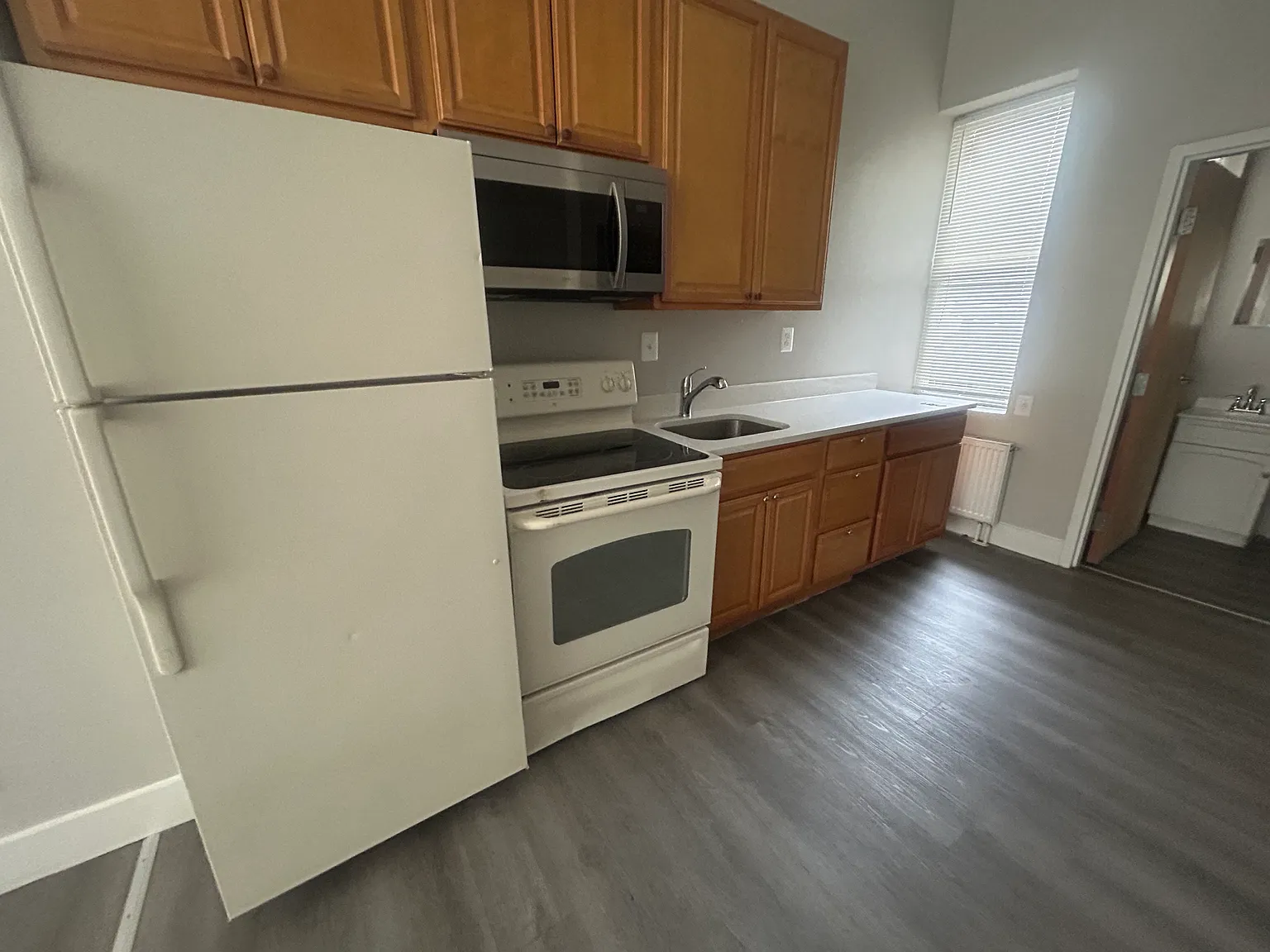 Studio, $990 — Photo 4