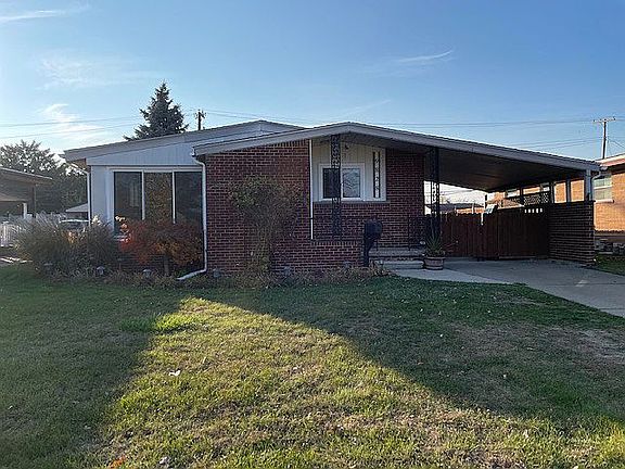 3rd image of 9828 Buckingham Ave