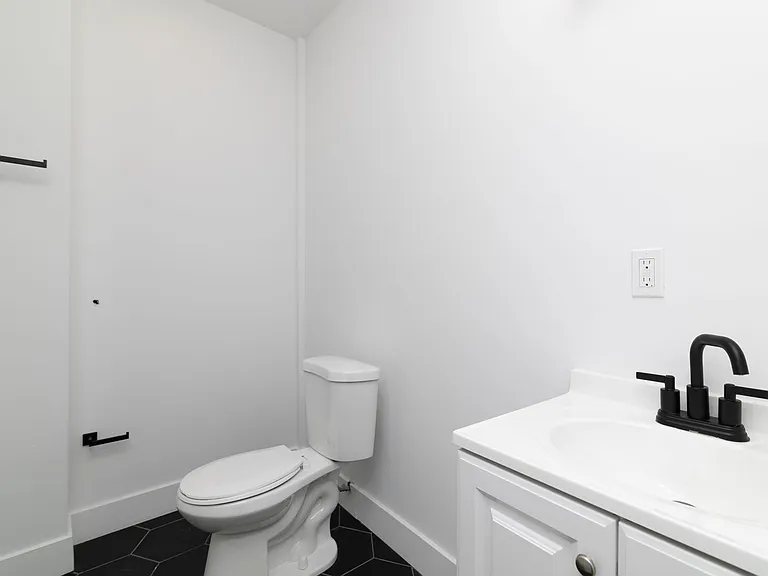 3033 W Diamond St — Photo 4
