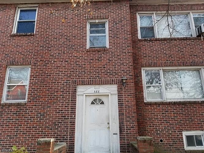 1st image of 388-390 Leslie St