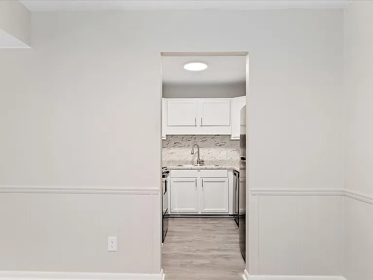 Orleans Apartments — Photo 29