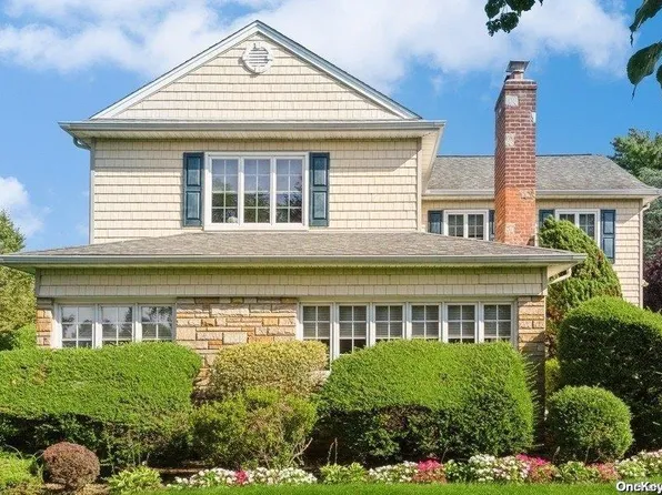 15 Somerset Avenue, Garden City, NY 11530