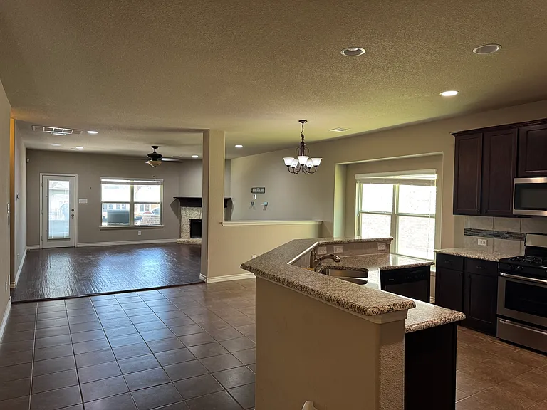 2116 Megan Creek Dr — Photo 7