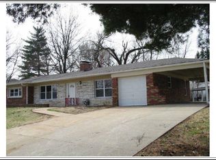 1129 E Parkedge Ln, Saint Louis, MO 63130