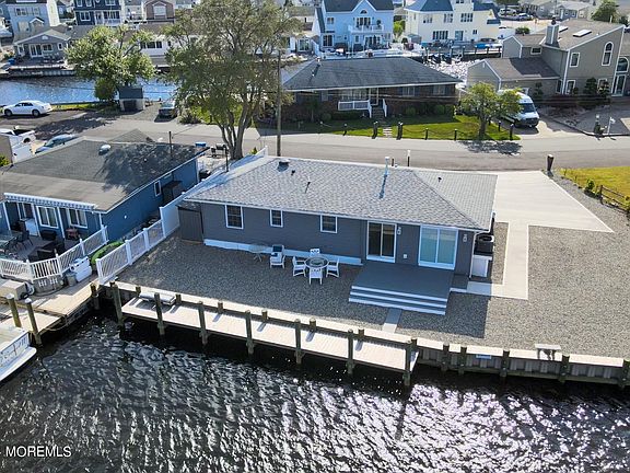 5th image of 723 Marie Street