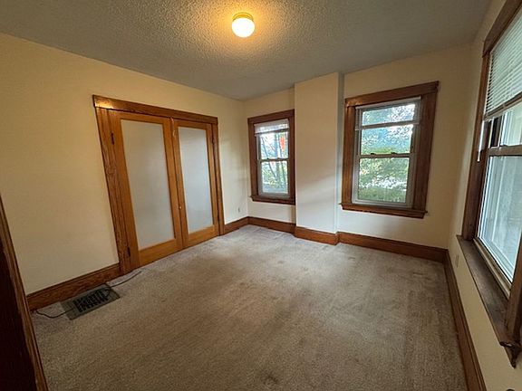 5th image of 17 Glenwood Ave #1