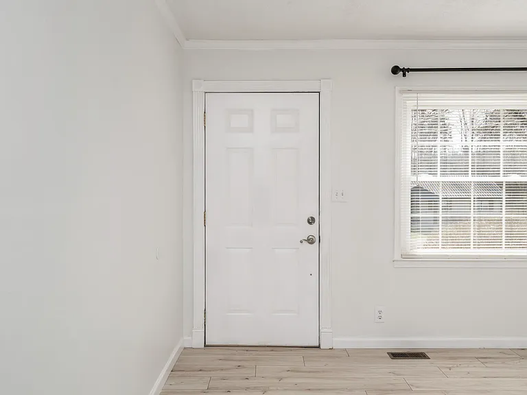 331 Sarvis Dr — Photo 10