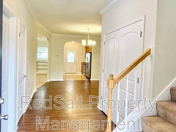 2nd image of 717 Dissdale Ln