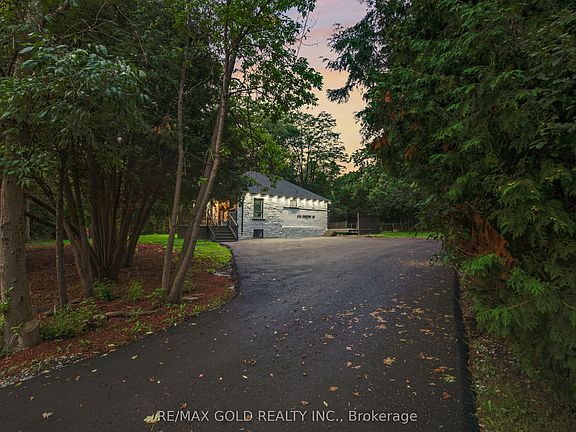 5th image of 2702 Embleton Rd