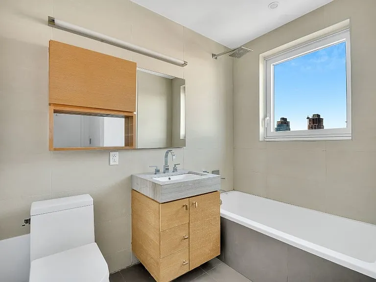 150 4th Ave #6G — Photo 7
