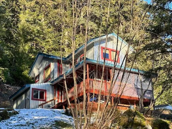 332 Cathedral View Dr, Haines, AK 99827