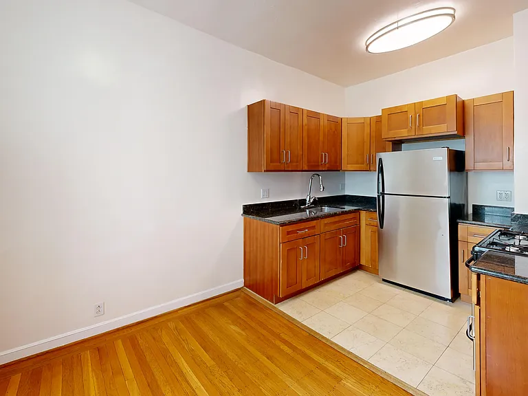 1735 Van Ness Avenue — Photo 11
