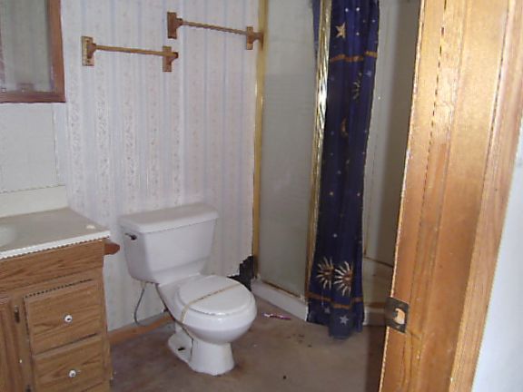 2nd image of 110 E Railroad Ave