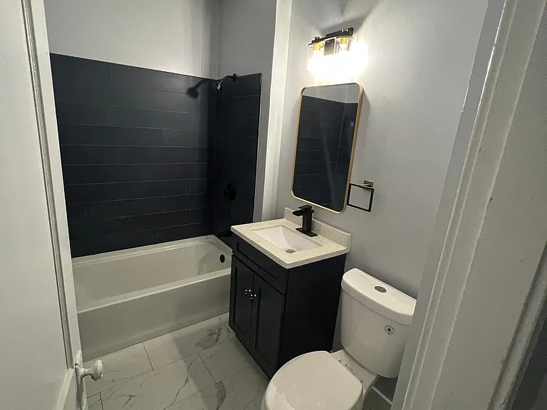 180 Oak Grove Ave — Photo 12