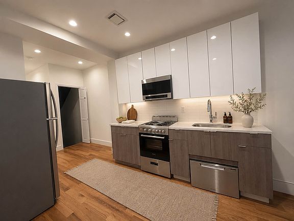 3rd image of 217 E 115th St #1B