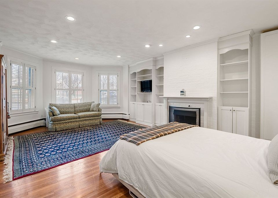 1st image of 236 Beacon St APT 1E