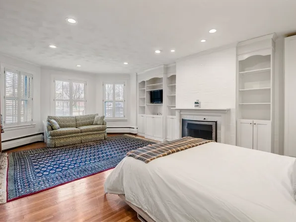 236 Beacon St APT 1E, Boston, MA 02116