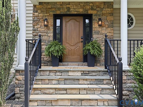 2nd image of 3655 Stone Harbor Dr