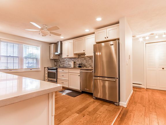 3rd image of 52 Highview Drive UNIT 52