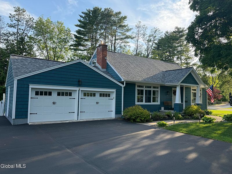 2nd image of 4 Lynnfield Drive