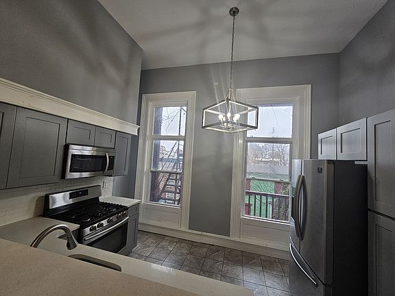 4th image of 32 1st St #1