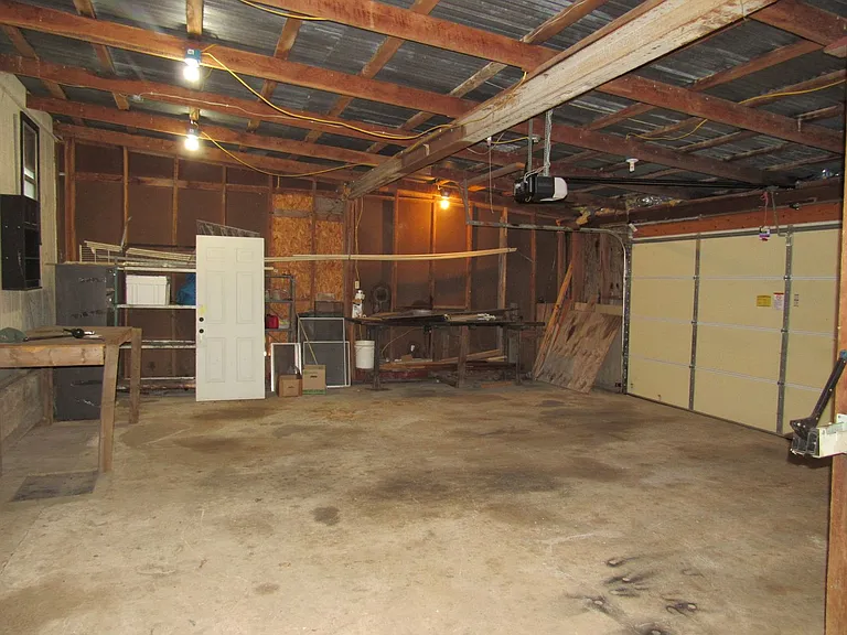 1815 N State Highway 7 — Photo 26