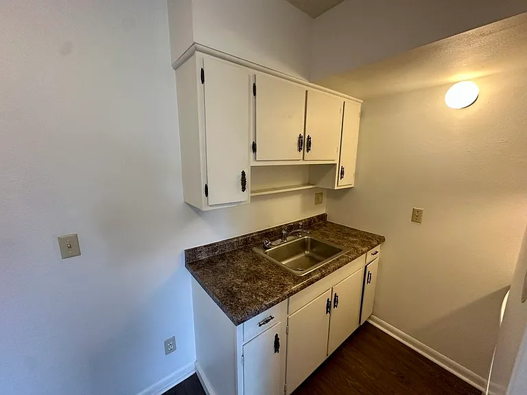 1465 Meadowview Dr #1 — Photo 3