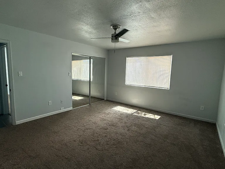 1418 E Kuns Ct — Photo 11