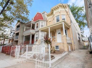 214 Wegman Pkwy, Jersey City, NJ 07305