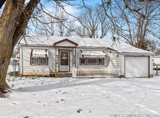 134 S Cedar St, Nowata, OK 74048