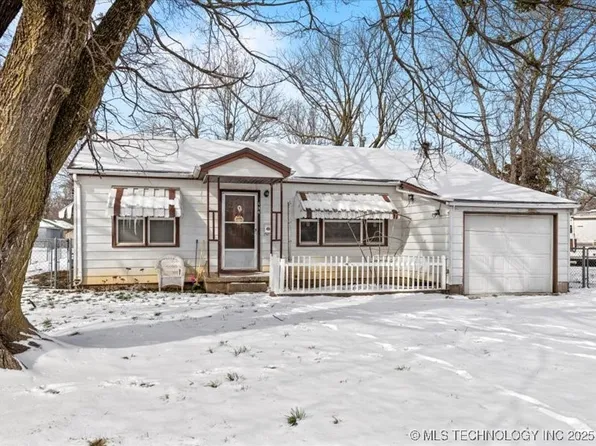 134 S Cedar St, Nowata, OK 74048