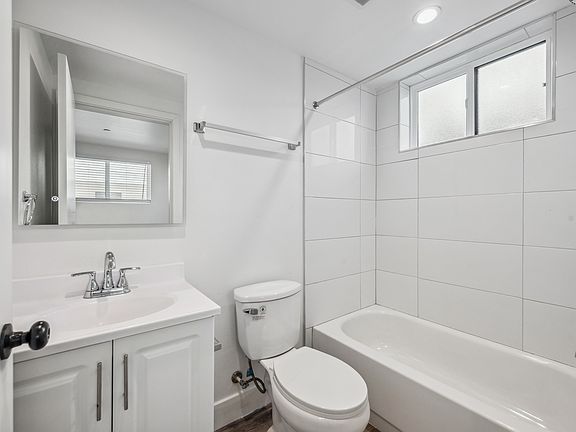 3rd image of 1421 1/2 W 35th St #1421