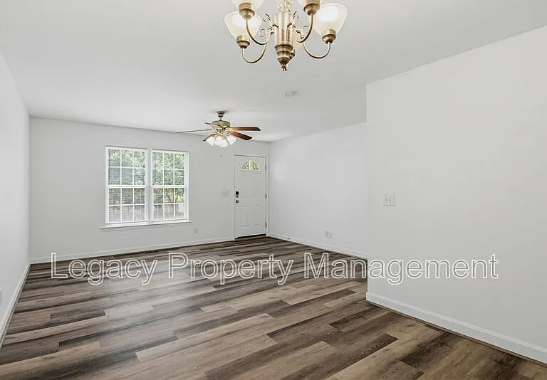 1316 Snow Ct — Photo 3