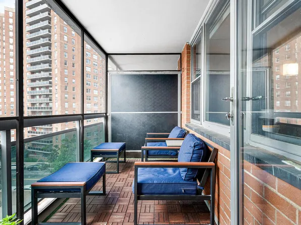 70-25 Yellowstone Boulevard image 12 of 34