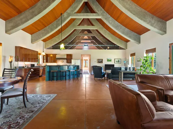 233 Coverdell Rd, Bigfork, MT 59911