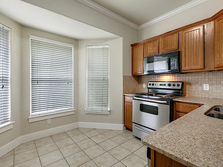 508 Elmwood Pl #A — Photo 3