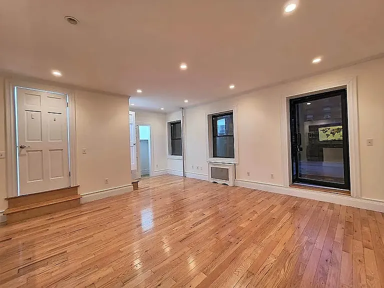51 E 34th St #2T — Photo 4
