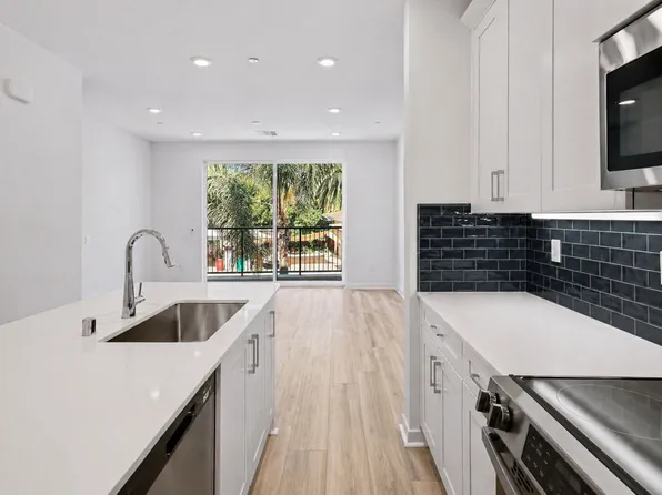 9425 1/2 N Sepulveda Blvd Unit 4, North Hills, CA 91343
