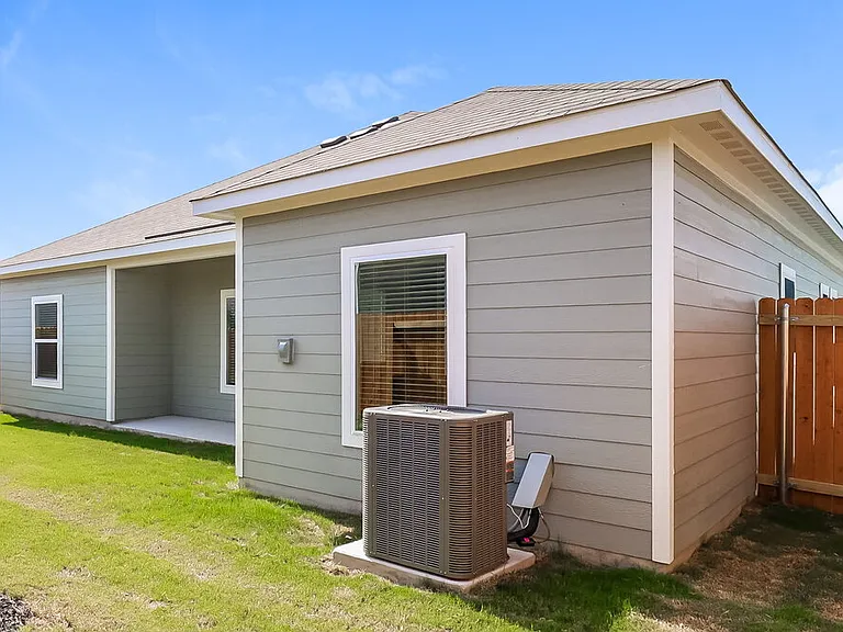 1505 Woodwinds Dr — Photo 18