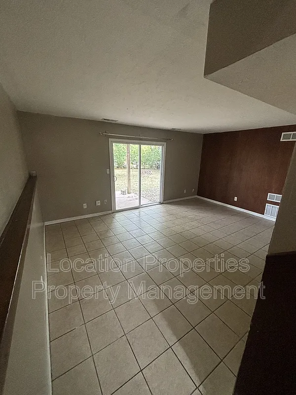 2 bed, 1.0 bath, 540 sqft, $1,040 — Photo 2