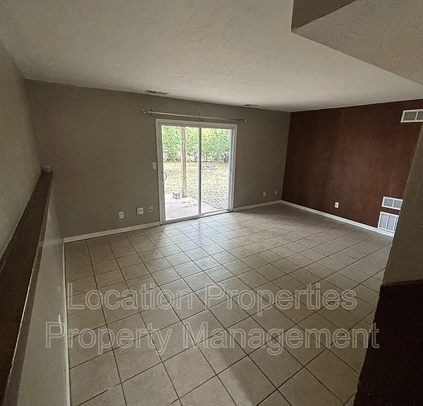 2428 Cedarwood Ave #1 — Photo 2