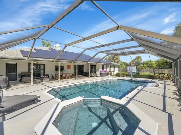 8606 Arrowhead Dr, Lake Worth, FL 33467