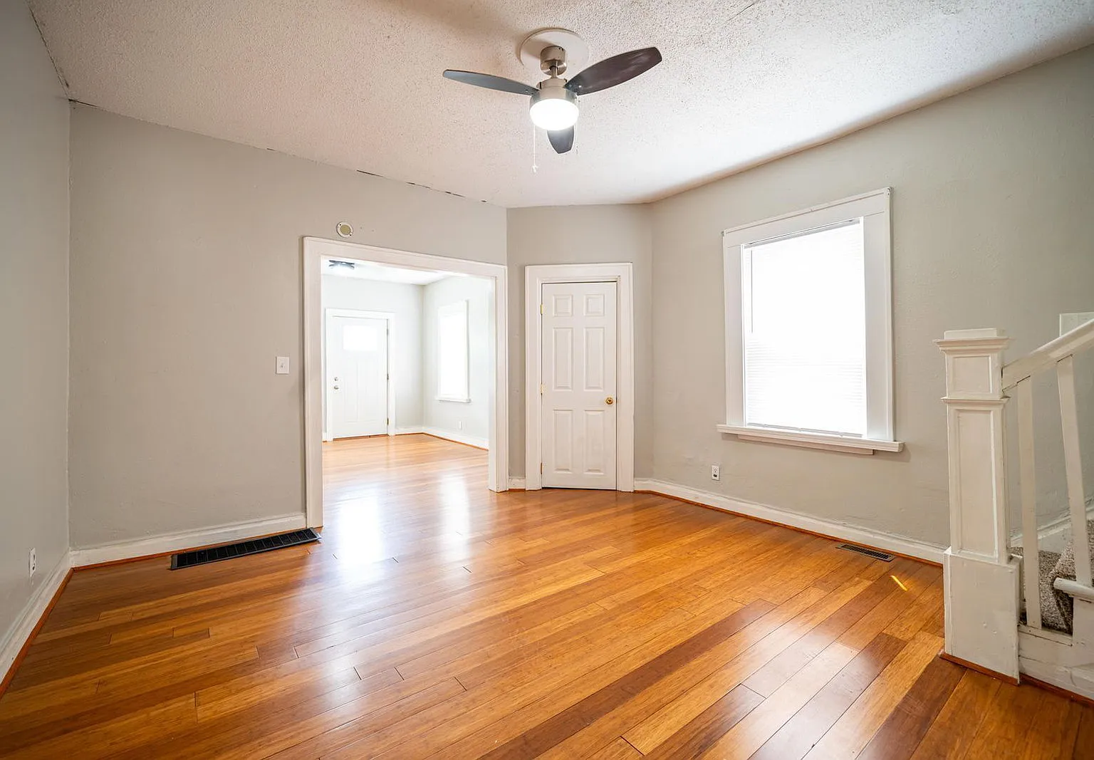 3 bed, 1.0 bath, $1,600 — Photo 3