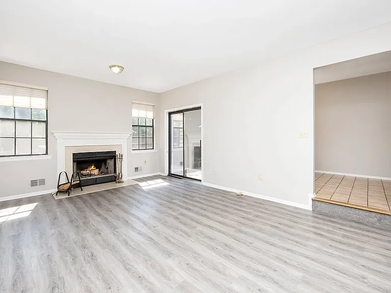 58 Danielle Ct — Photo 11