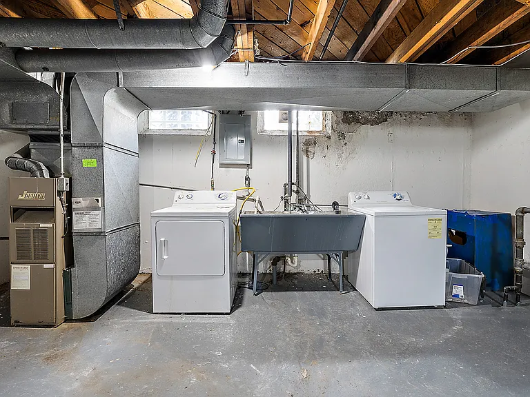Oak Park Manor Apartments & Townhomes — Photo 21