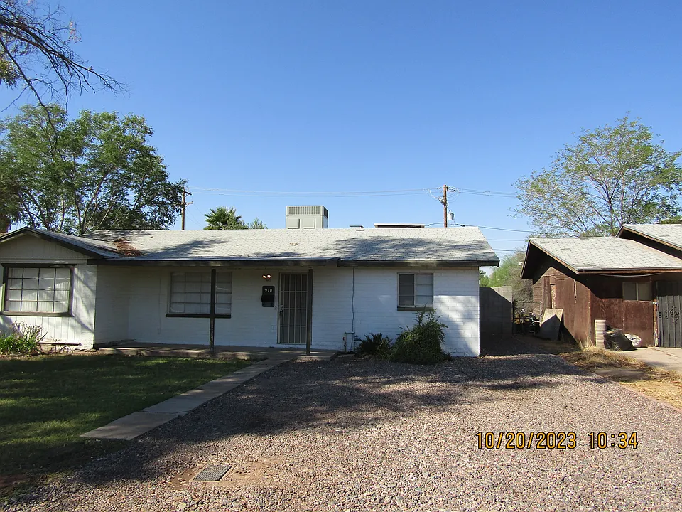 910 S Una Ave
