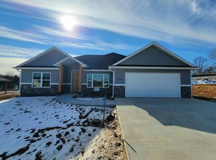 6000 W Tamarack Dr, Columbia, MO 65203