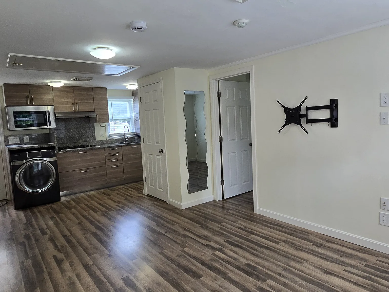 3 bed, 1.5 bath, 615 sqft, $2,900 — Photo 4