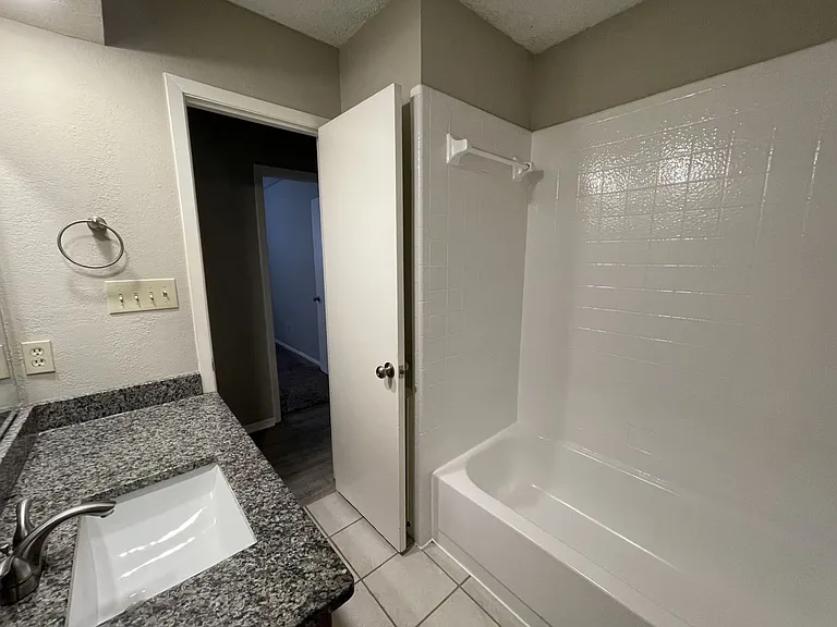4607 Andalusia Trl — Photo 8